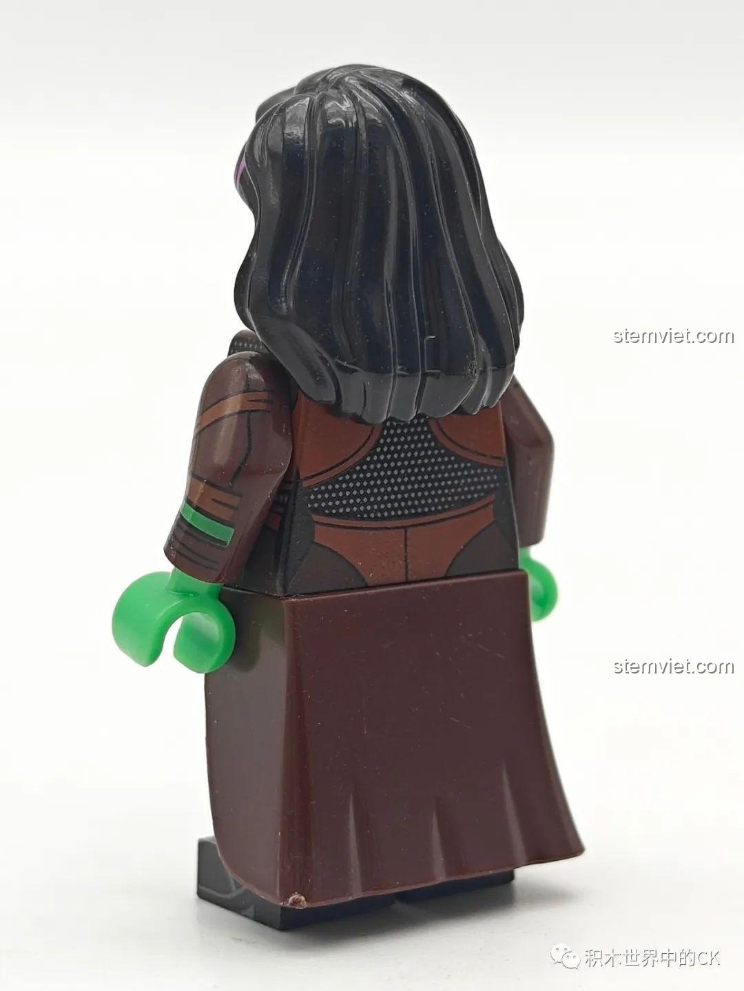 Minifigure Gamora KORUIT XP-537 với phụ kiện váy rời, tăng thêm vẻ đẹp cho món đồ chơi mô hình này.
