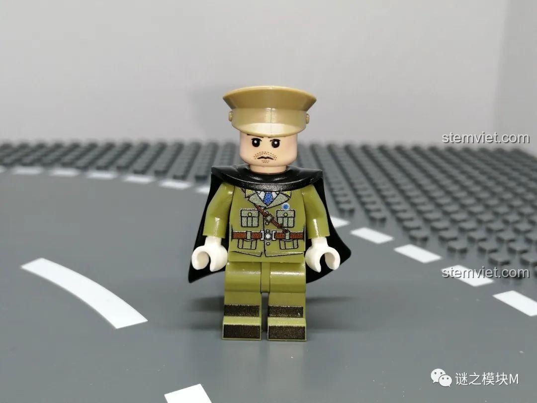 Minifigure quân đội phụ lục thứ hai không áo choàng, với trang phục màu xanh lá cây. Đồ chơi mô hình.
