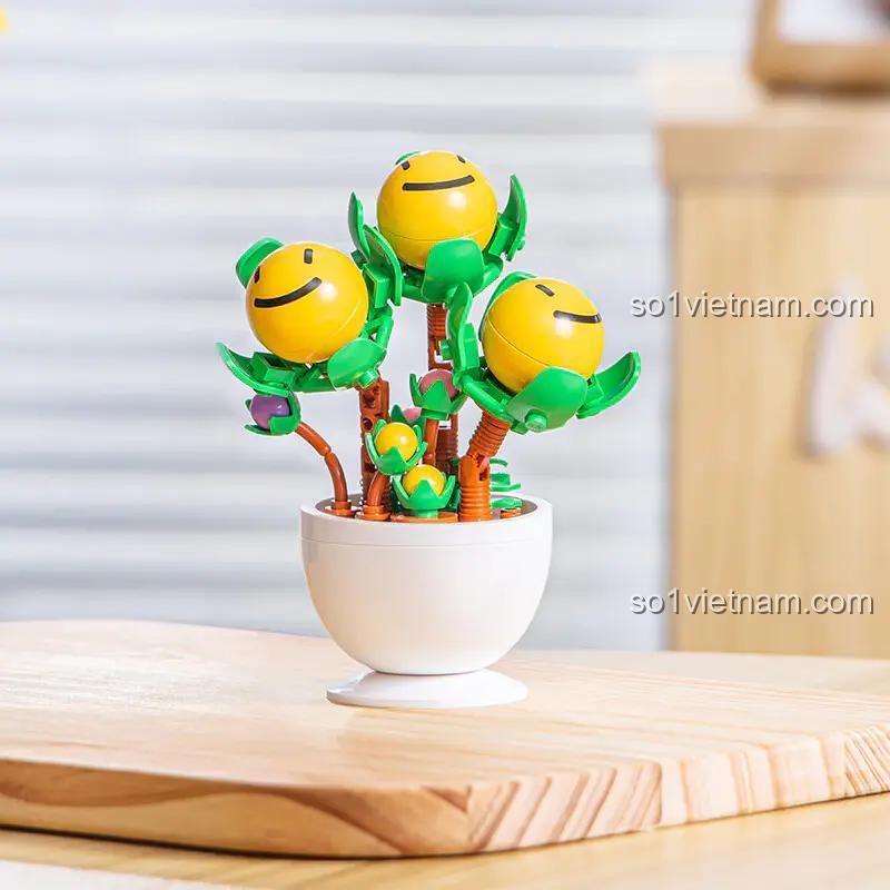 Mô hình cây quất lắp ghép từ bộ Pleyerid M38-B1073. Đồ chơi mô hình Chậu cây lắp ghép với các chi tiết quả vàng.