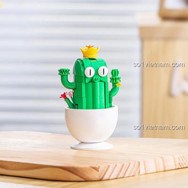 Mô hình Cây xương rồng lắp ráp đội vương miện từ bộ Pleyerid B1073. Đồ chơi trang trí bàn học độc đáo.