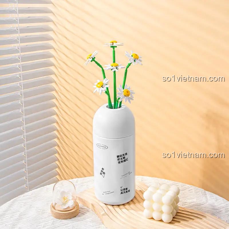 Bình hoa Cúc dại lắp ghép Pleyerid M38-B1101, vẻ đẹp giản dị và gần gũi.