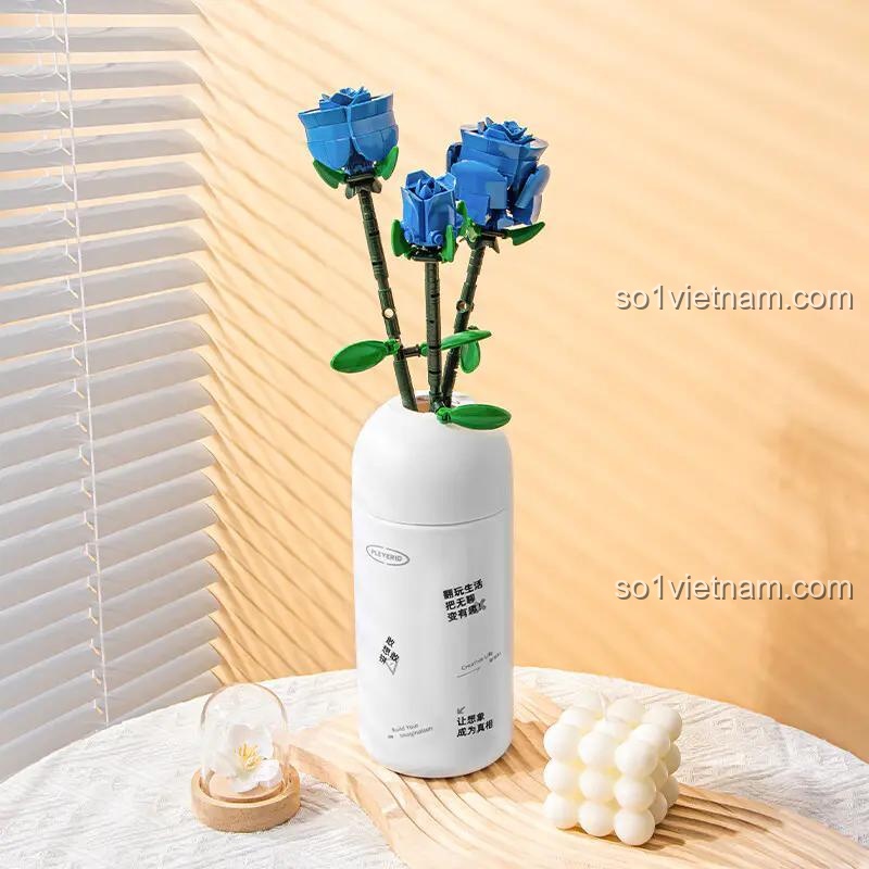 Bó hoa hồng xanh (Lam yêu cơ) lắp ghép Pleyerid M38-B1101, biểu tượng của tình yêu vĩnh cửu.
