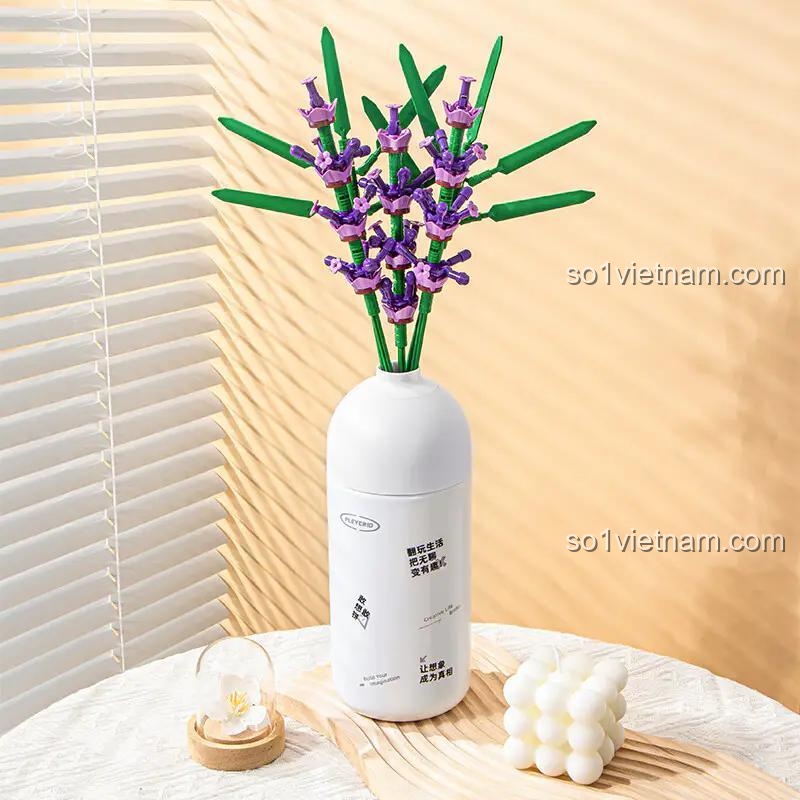 Bụi hoa Oải hương (Lavender) lắp ghép Pleyerid M38-B1101, mang lại cảm giác thư giãn.