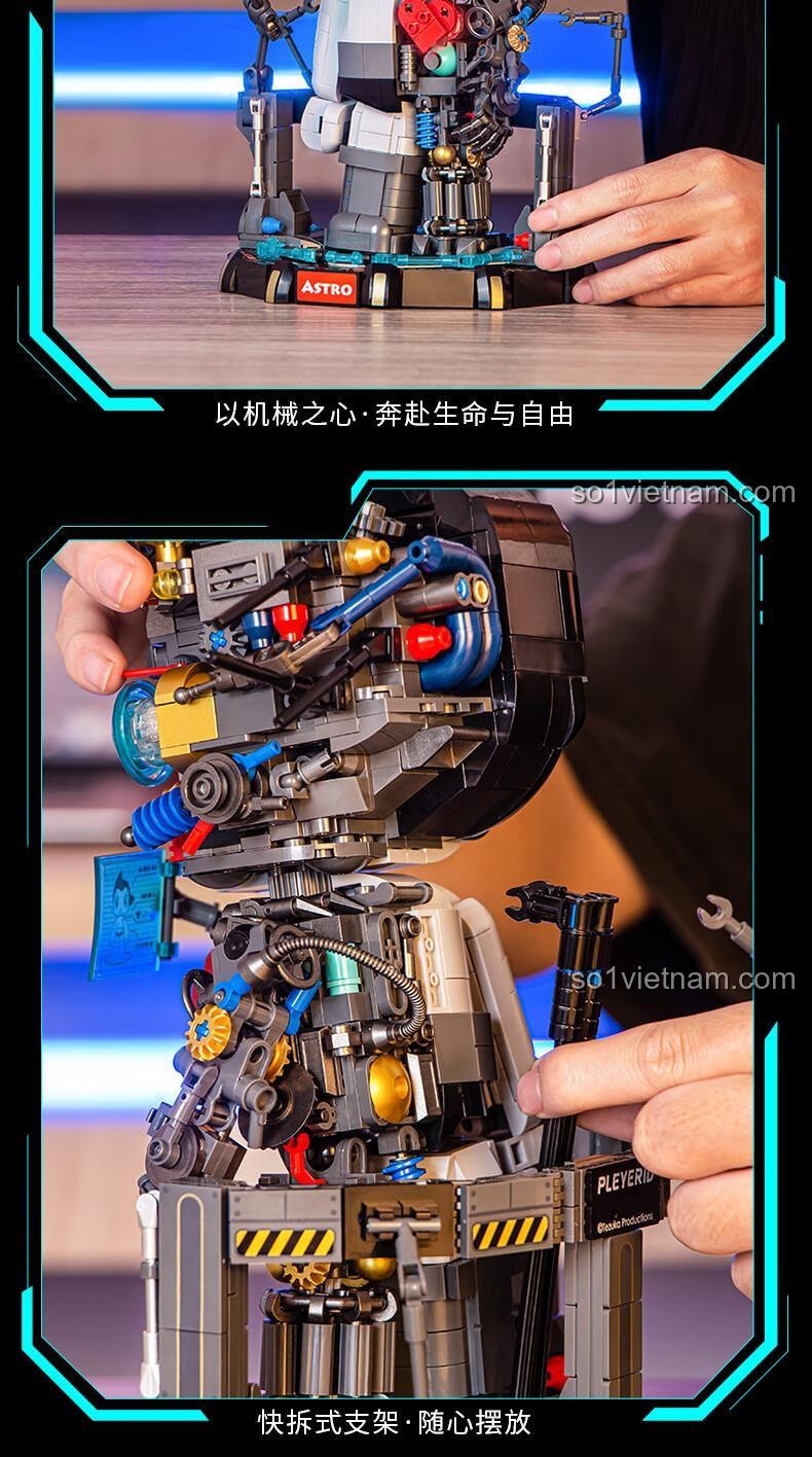 Hình ảnh mô hình Astro Boy trên tay người dùng, cho thấy kích thước thực tế và vẻ ngoài ấn tượng.