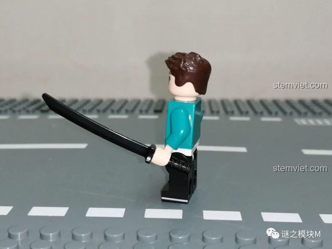 Chi tiết bên hông minifigure Kamado Tanjiro từ bộ đồ chơi PRCK 69612.