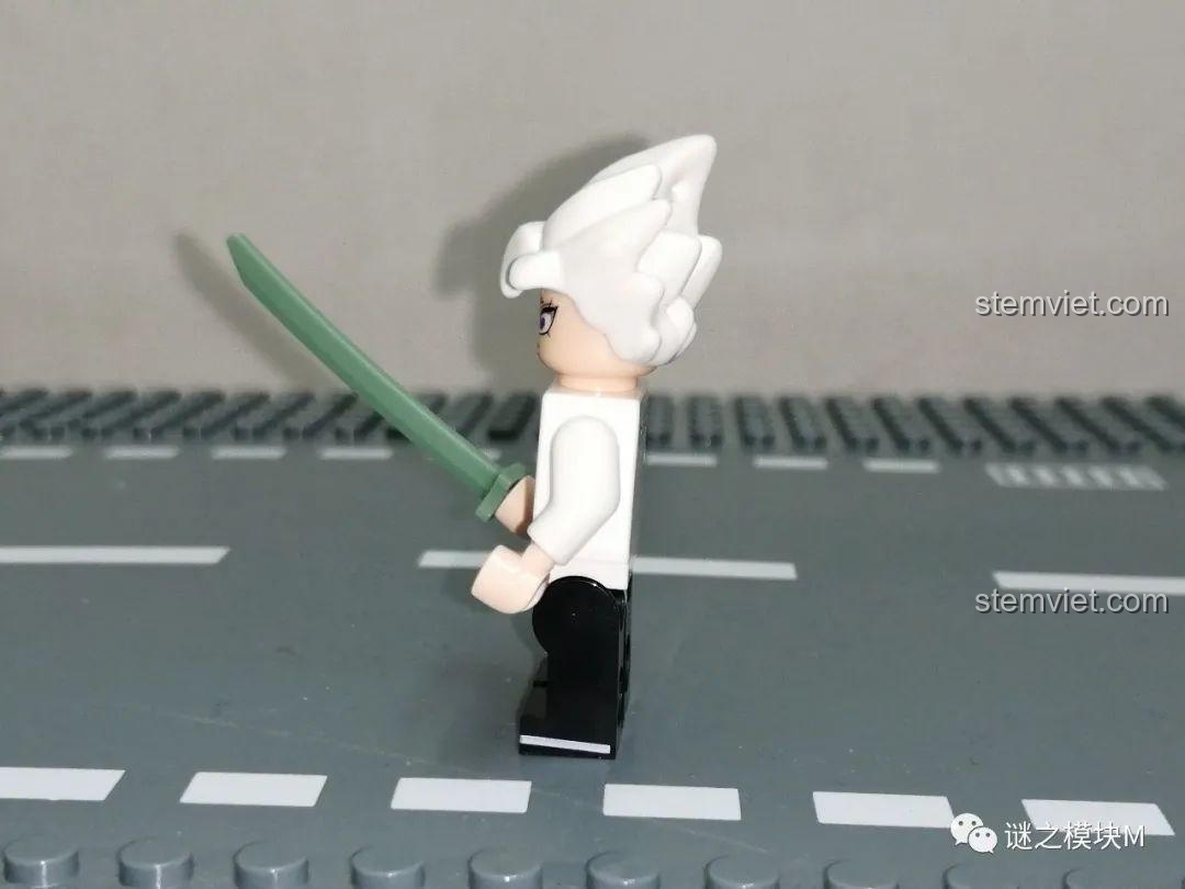Chi tiết bên hông minifigure Shinazugawa Sanemi từ bộ đồ chơi PRCK 69612.