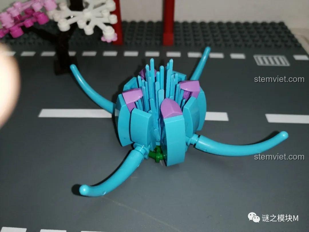 Tiểu cảnh quái vật trong bộ lắp ghép PRCK 69612.