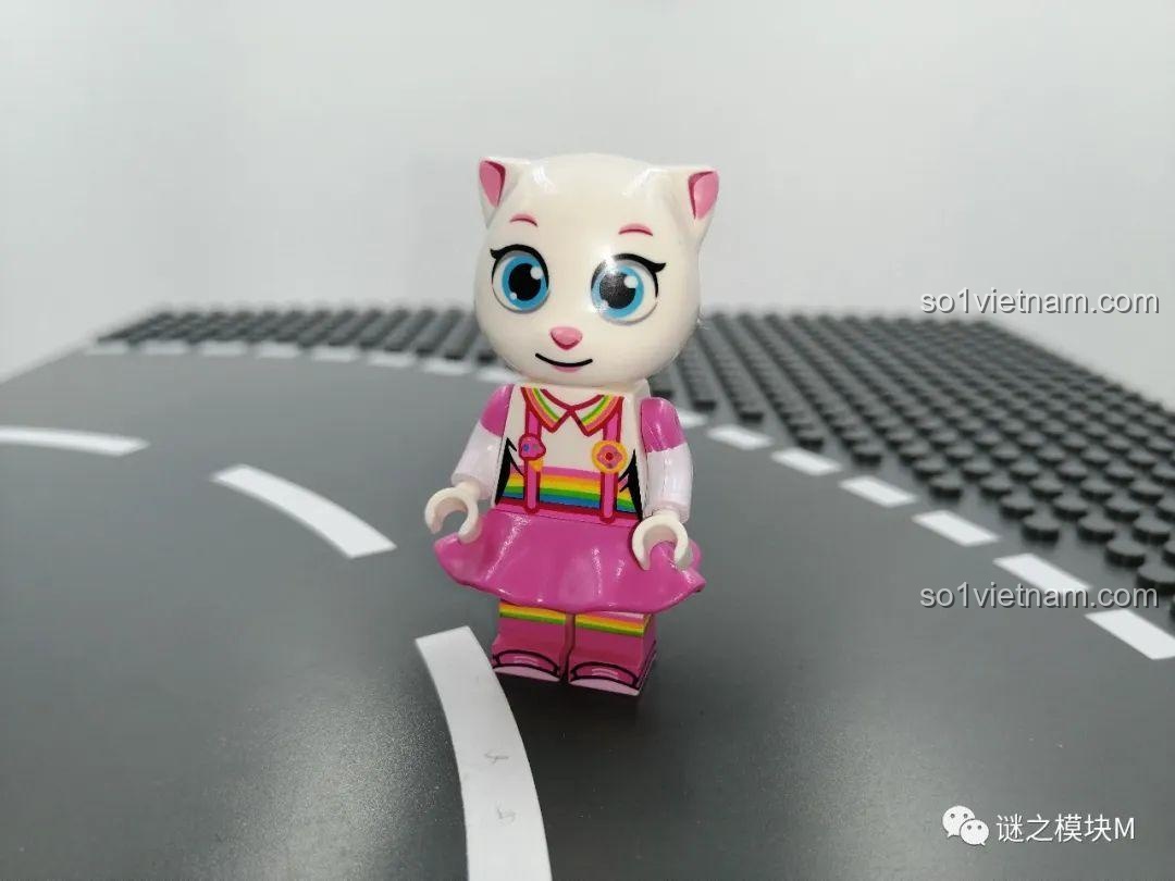 Minifigure Angela họa sĩ nhìn từ bên cạnh