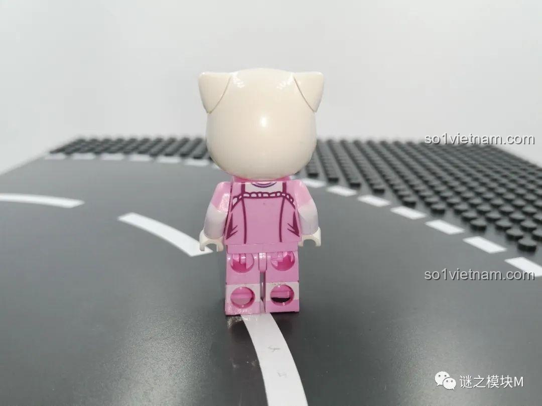 Minifigure Angela với váy cầu vồng