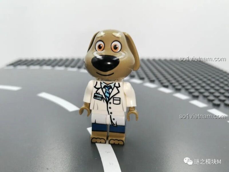 Minifigure Hank Dog phi hành gia nhìn từ phía sau