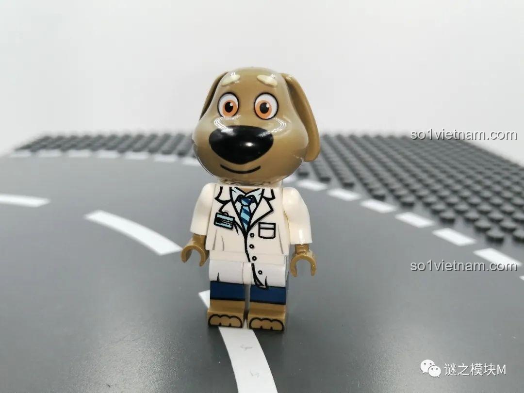 Minifigure Hank Dog phi hành gia nhìn từ phía sau