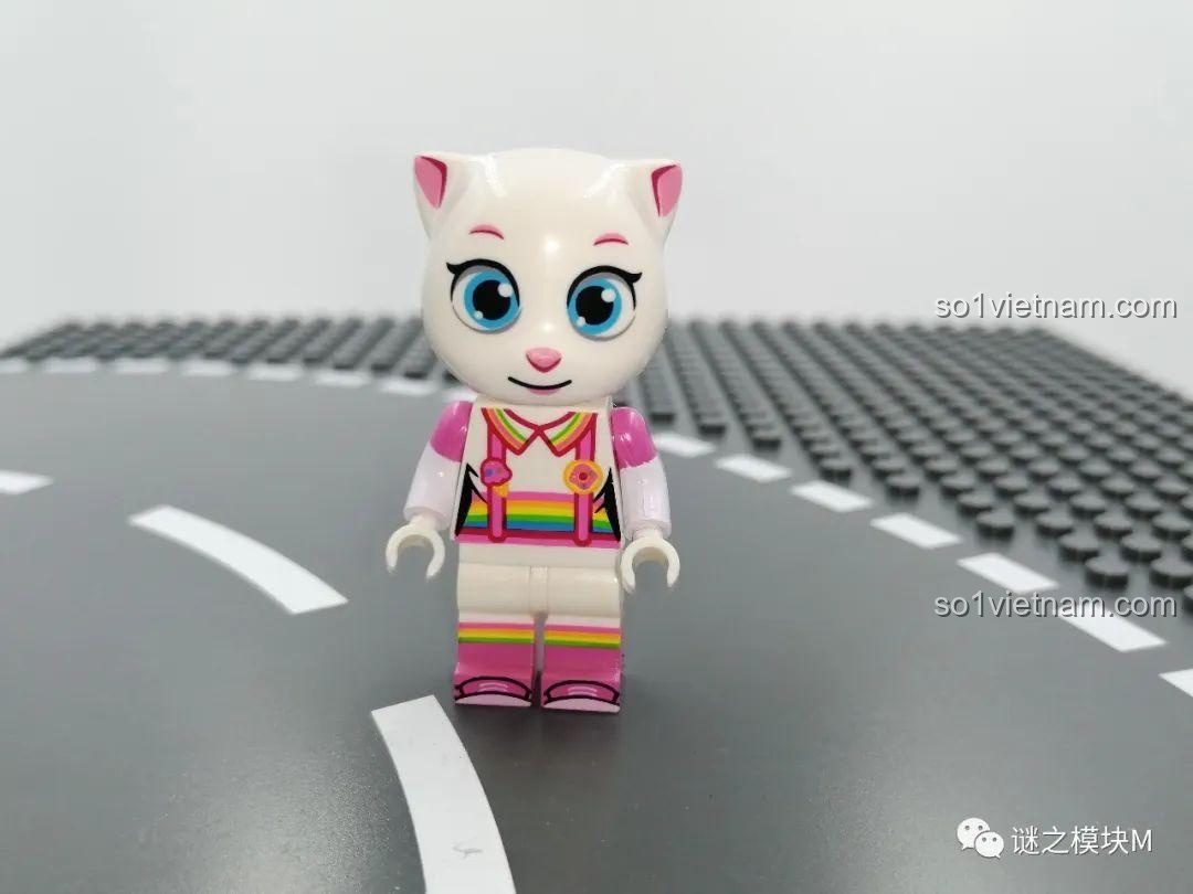Minifigure Angela làm bánh trong bộ đồ chơi Talking Tom and Friends 99006
