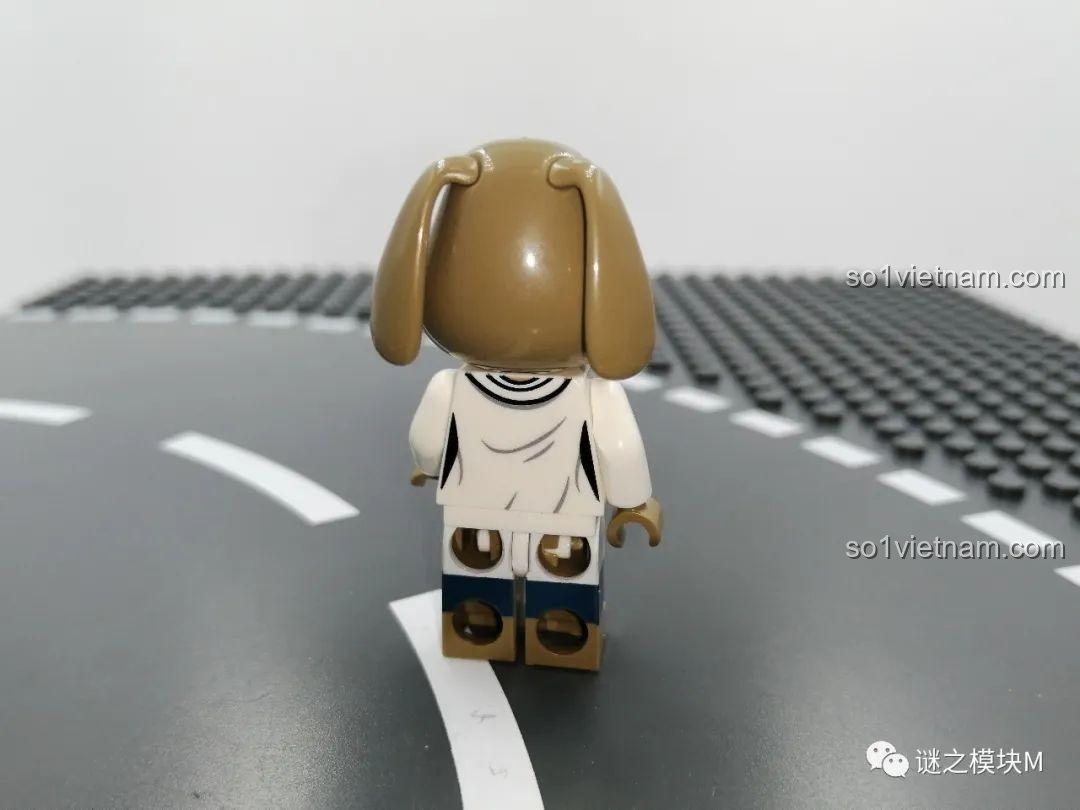 Minifigure Ben chó nhà khoa học trong bộ đồ chơi Talking Tom and Friends 99006 nhìn từ bên cạnh