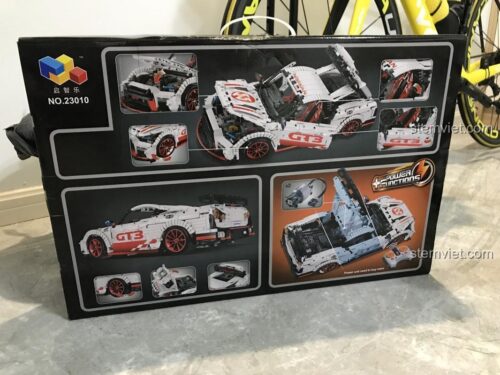 Mặt sau hộp bộ lắp ráp Qizhile 23010 Nissan GT-R, thể hiện các tính năng chi tiết của mô hình xe thể thao, đồ chơi xây dựng cho bé trai 8 tuổi