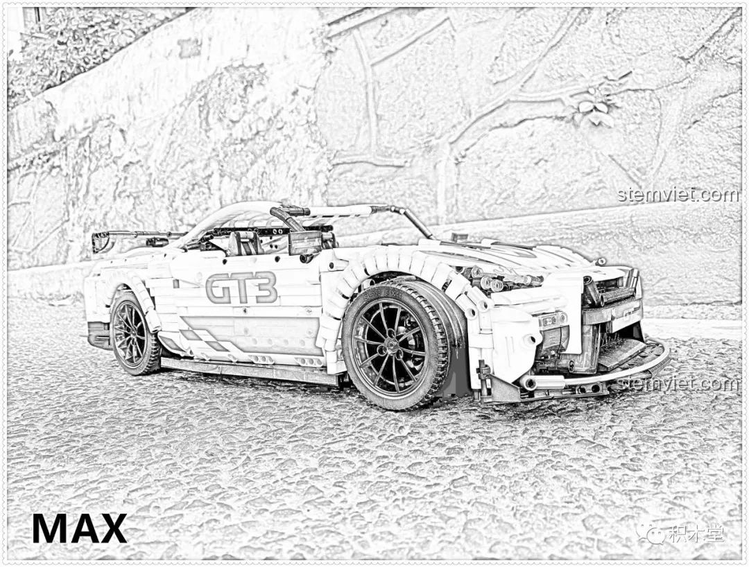 Mô hình lắp ráp Qizhile 23010 Nissan GT-R với hiệu ứng ảnh đen trắng, chụp từ góc nghiêng bên hông.