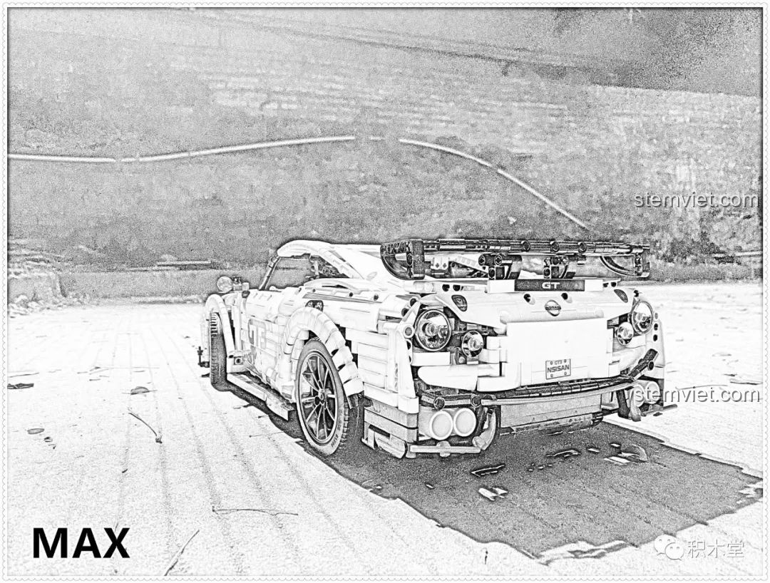 Mô hình lắp ráp Qizhile 23010 Nissan GT-R với hiệu ứng ảnh đen trắng, chụp từ góc nghiêng phía sau.