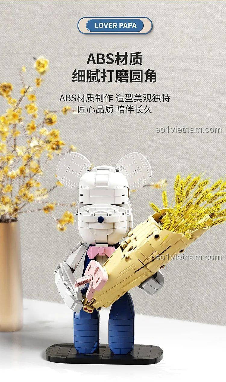 Mô hình Gấu Gloomy KUMA 92022 của hãng 启智乐, nhìn từ phía sau, 800 chi tiết, độ tuổi 6+, chất liệu ABS, kiểu chi tiết Bristle Blocks