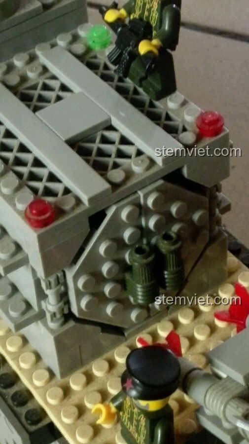 Hệ thống vũ khí phụ và ống phóng ngư lôi trên boong tàu của QMAN 0280 Tàu Khu Trục.