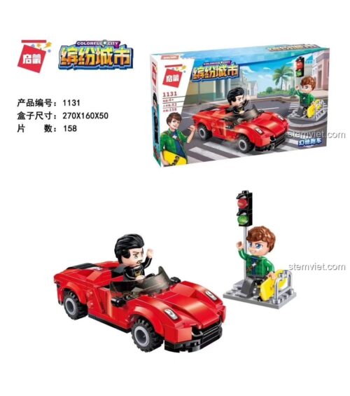 Ảnh chụp thực tế bộ lắp ghép Xe đua Phantom 1131 của QMAN, mô hình xe thể thao màu đỏ đang dừng trên sa bàn đường phố. Món đồ chơi xếp hình giá rẻ cho bé trai 6 tuổi.