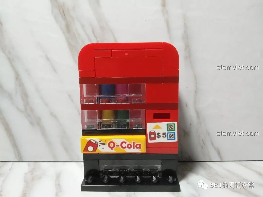 Mô hình máy bán nước tự động đã hoàn thành trong bộ đồ chơi mô hình Xe taxi và máy bán hàng tự động.
