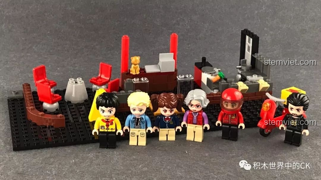 Quá trình lắp ráp bộ QMAN 1137 bắt đầu với túi số 1, hoàn thành phần nền móng và lắp ráp các nhân vật.