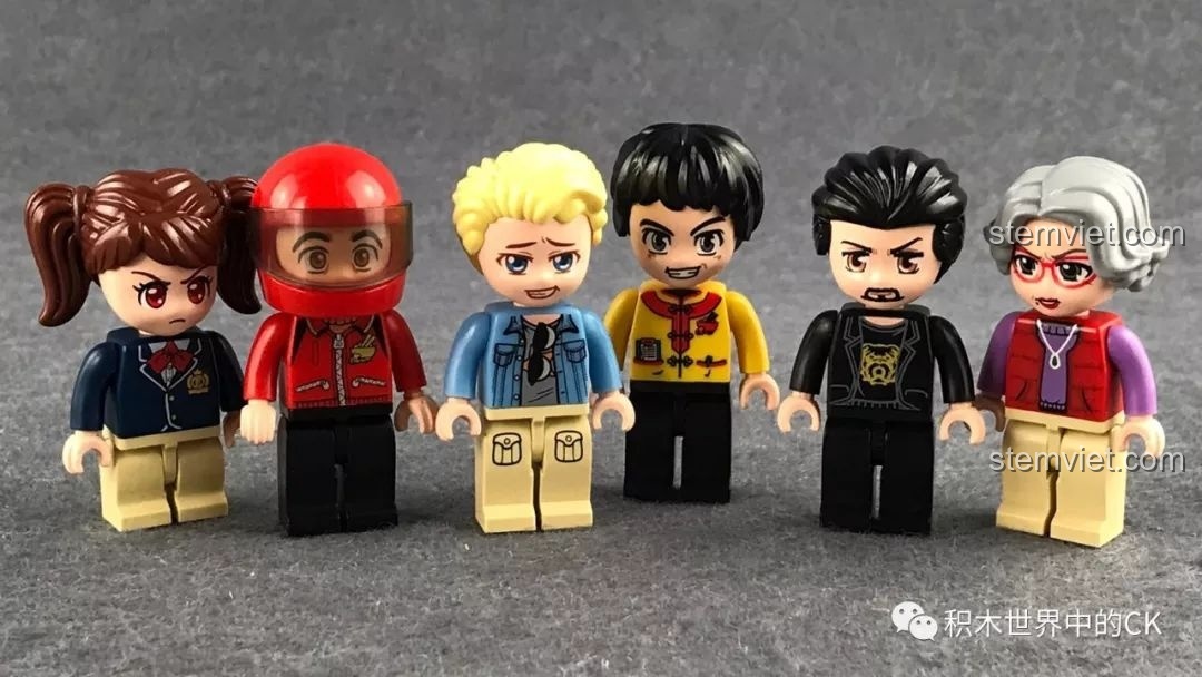 Toàn bộ 6 nhân vật minifigure của bộ lắp ráp QMAN 1137 Tòa nhà phố cổ Trung Hoa được xếp cạnh nhau, sẵn sàng nhập vai.