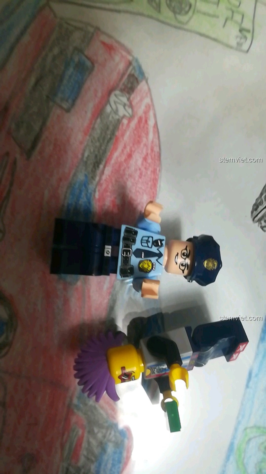 Minifigure Cảnh sát trưởng Bob và Tên cướp Wuk của bộ QMAN 1901