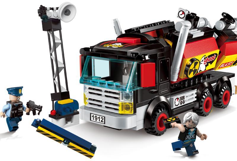 Bộ đồ chơi Xe tải cảnh sát QMAN 1912 với xe tải tự hủy, cảnh sát và kẻ tấn công, phù hợp bé trai 6 tuổi, đồ chơi lắp ghép giá tốt.