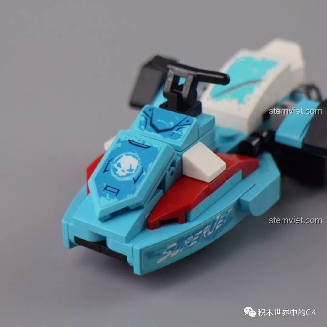 Chi tiết đầu xe mô tô nước Qman 1928 với decal hình đầu lâu và chữ Super Jet.