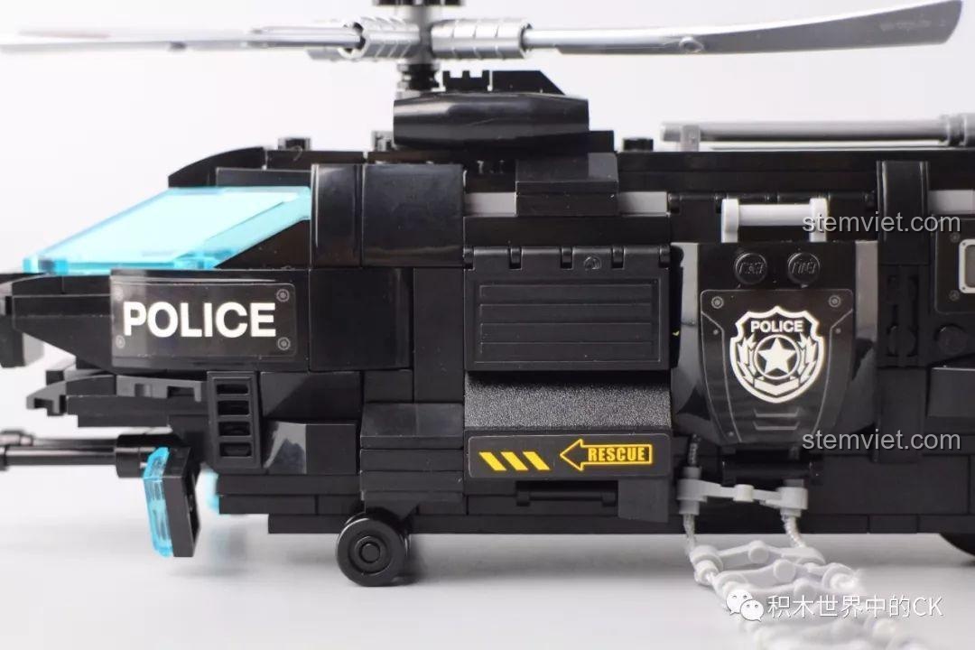 Hệ thống súng máy kép được trang bị ở phía trước trực thăng Qman 1928.