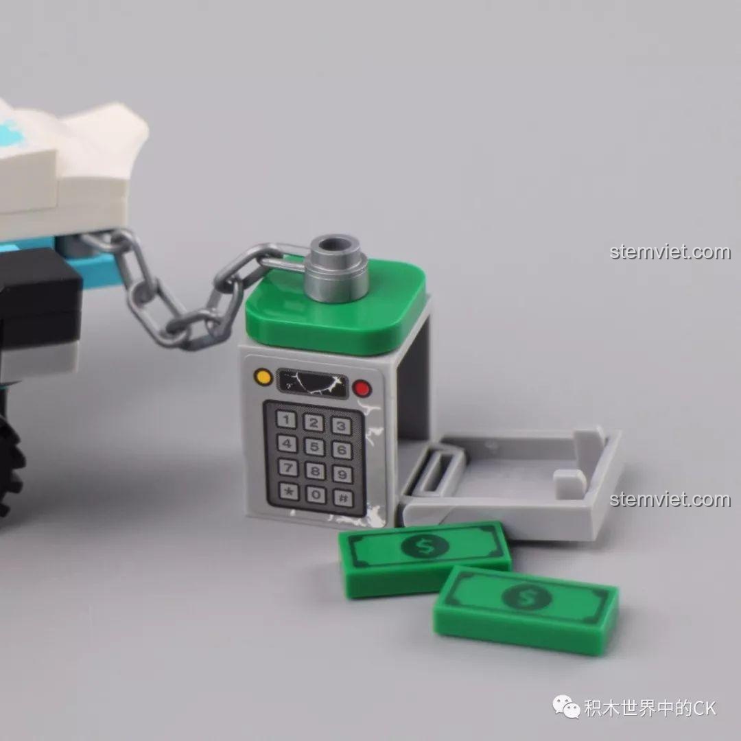 Thân máy bay trực thăng Qman 1928 dần hoàn thiện với buồng lái và các chi tiết.