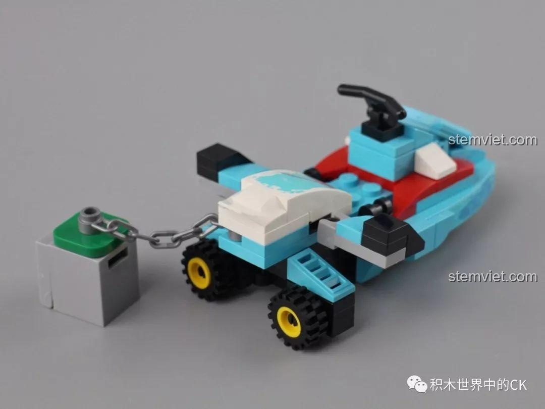 Mô tô nước Qman 1928 có thể gắn bánh xe để biến thành phương tiện chạy trên cạn.