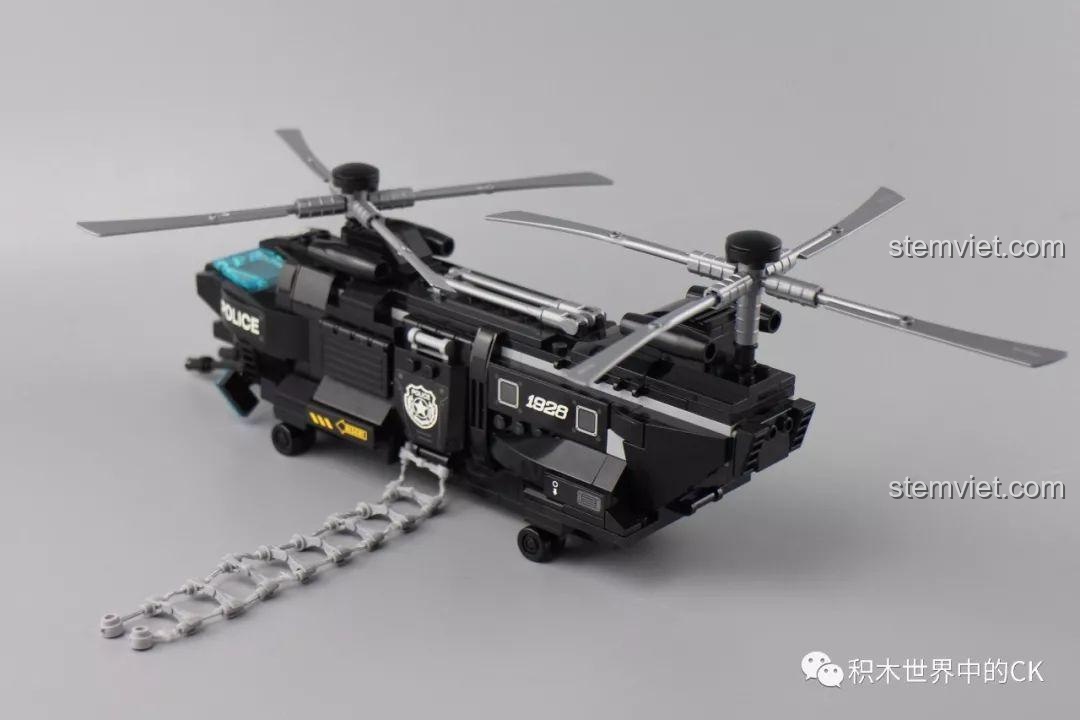 Góc nhìn bên hông của trực thăng Qman 1928, thể hiện chiều dài và thiết kế hầm hố.