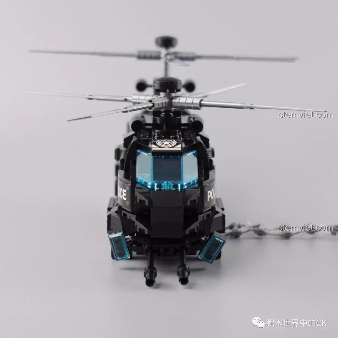 Góc nhìn tổng thể mô hình trực thăng cảnh sát hai cánh quạt Qman 1928 sau khi lắp ráp hoàn chỉnh.