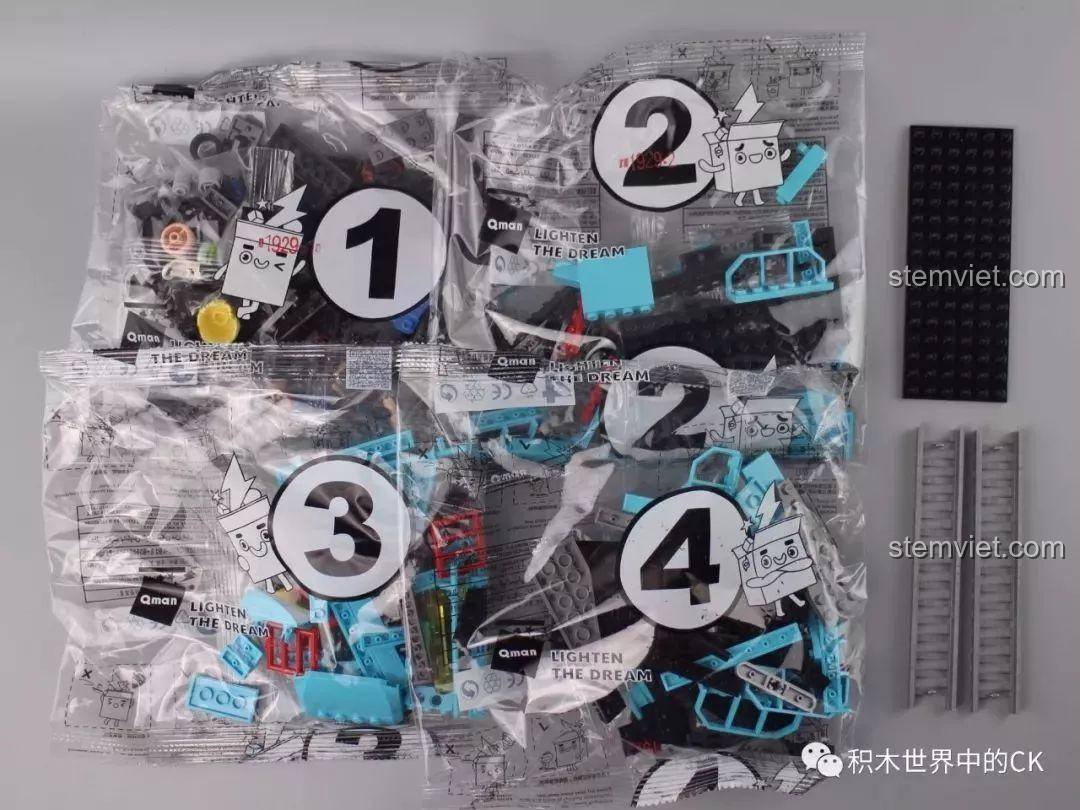 Các túi mảnh ghép được đánh số từ 1 đến 4 của bộ QMAN 1929, giúp việc lắp ráp trở nên khoa học và dễ dàng.