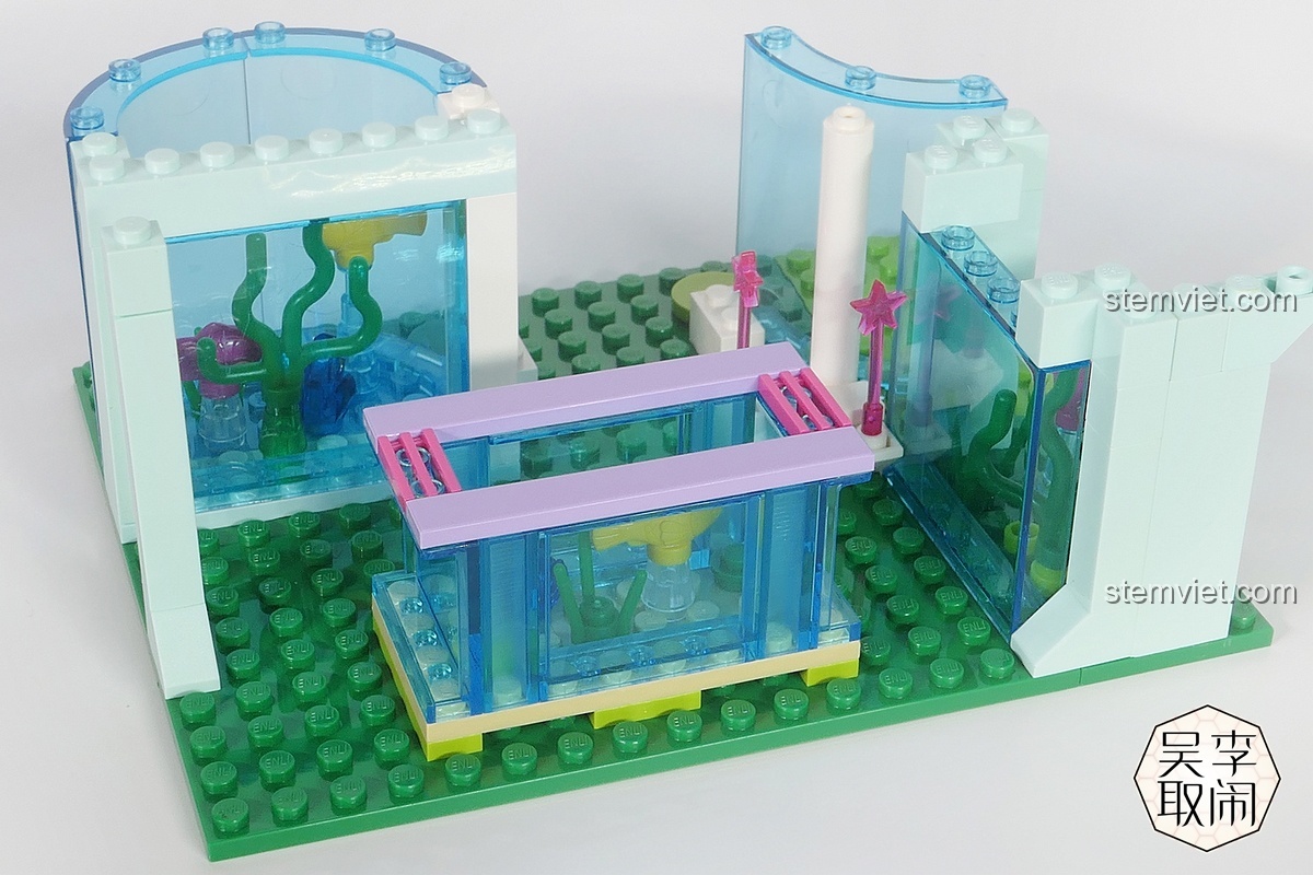 Quá trình lắp ráp tầng 1 của Tòa nhà thủy cung mini QMAN 2012 với các bể cá.