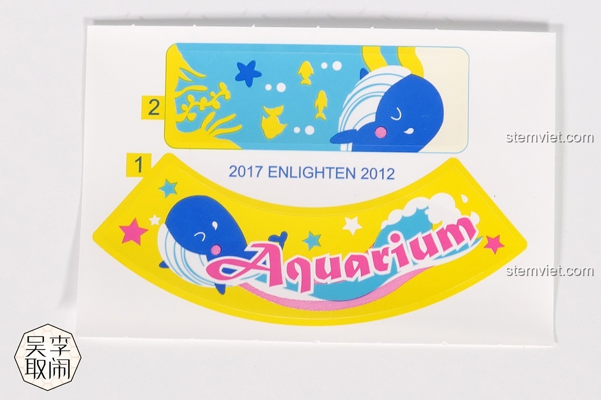 Sticker trang trí sắc nét của bộ đồ chơi QMAN 2012, giúp mô hình thêm sống động.