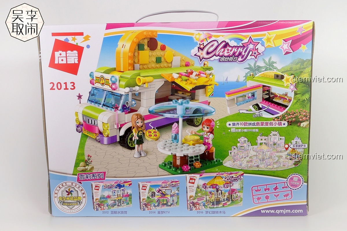 Mặt sau hộp đồ chơi xếp hình Xe Tải Pizza Vui Vẻ QMAN 2013, giới thiệu các mẫu lắp ráp khác và các chi tiết của bộ.