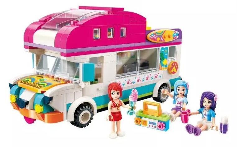 Ảnh chụp bộ lắp ráp Xe Cắm Trại Dã Ngoại Hình Chú Chó QMAN 2020 với 3 minifigures bé gái. Món đồ chơi xếp hình giá rẻ cho bé gái 6 tuổi.
