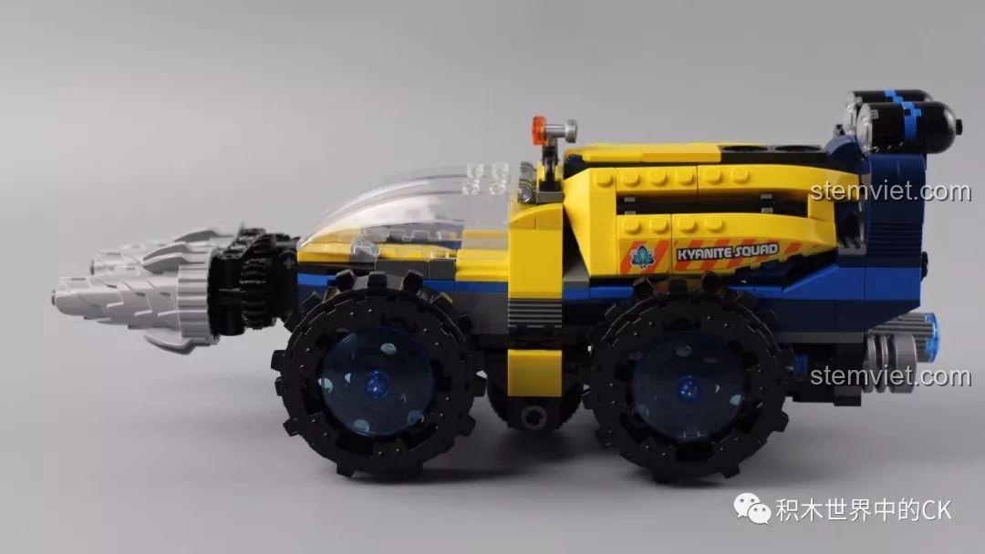 Qman 2415 Xe Cứu Hộ Biển Sâu - Chi tiết động cơ