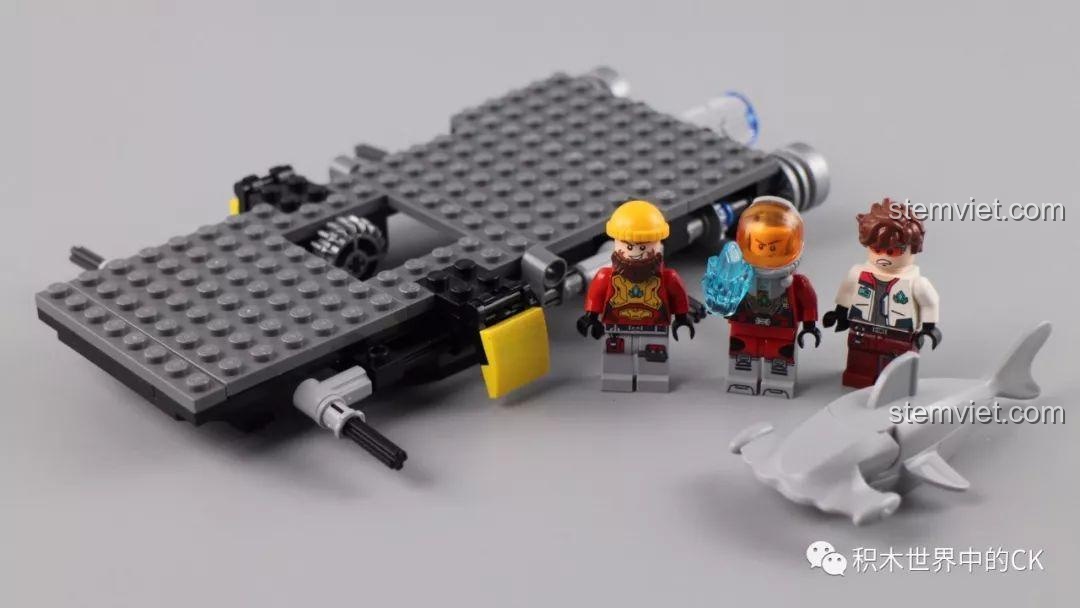 Qman 2415 Xe Cứu Hộ Biển Sâu - Khoang lái