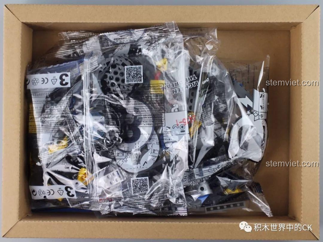 Các túi mảnh ghép bên trong hộp đồ chơi Qman 2415 Xe Cứu Hộ Biển Sâu.