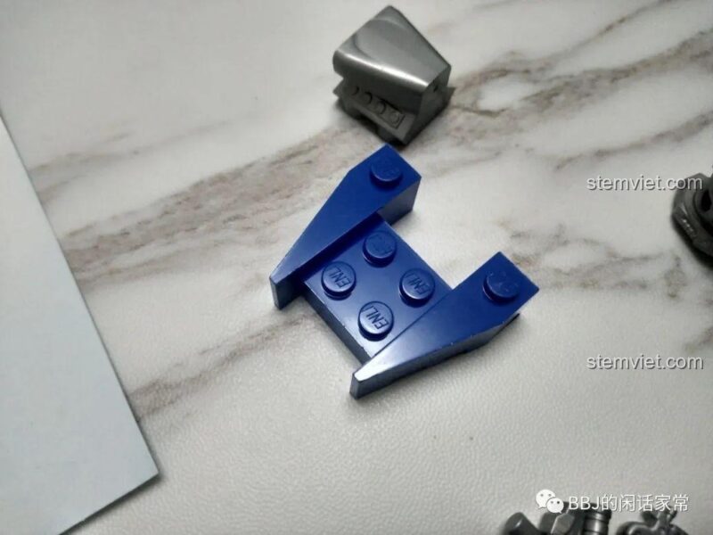 Cận cảnh một mảnh ghép màu xanh của bộ Tàu bay chiến đấu công nghệ cao QMAN.