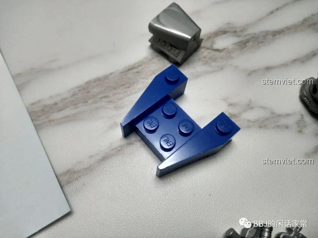 Cận cảnh một mảnh ghép màu xanh của bộ Tàu bay chiến đấu công nghệ cao QMAN.