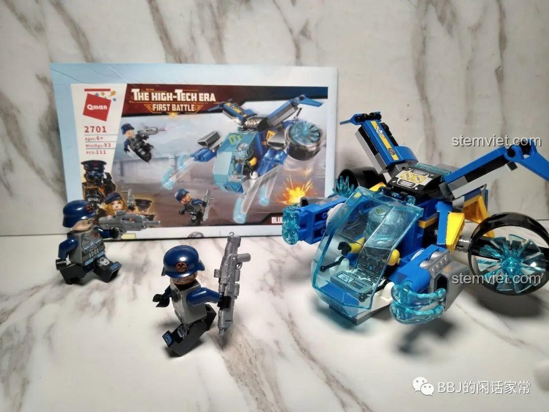 Toàn bộ sản phẩm đồ chơi mô hình Phi cơ chiến đấu tương lai 2701 bao gồm mô hình, minifigures và hộp.