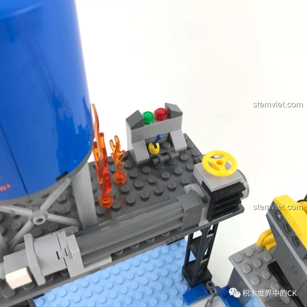 Chi tiết bảng điều khiển và ngọn lửa trên giàn khoan QMAN 2806.