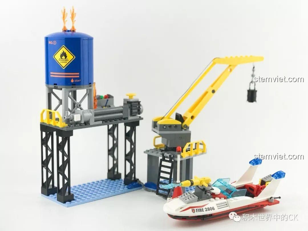 Mô hình giàn khoan và tàu cao tốc cứu hỏa đã hoàn thành.