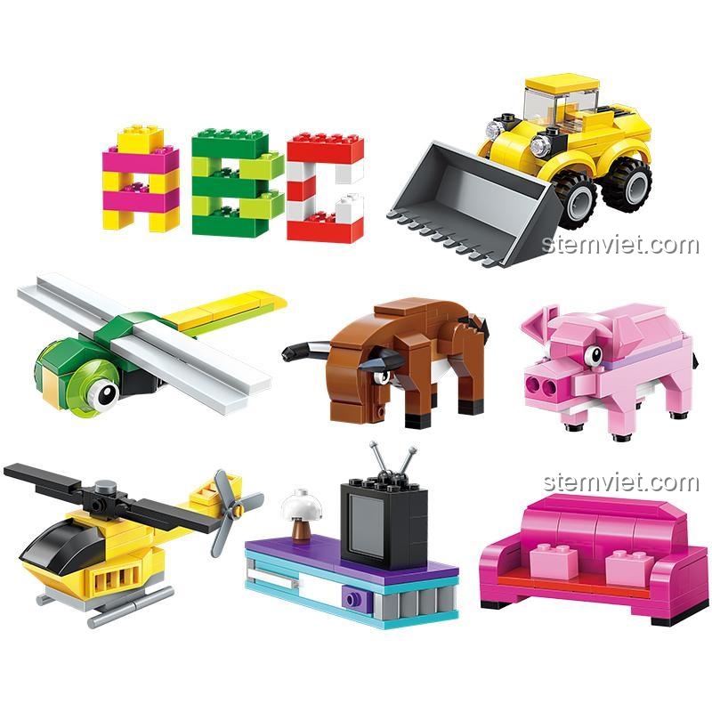 Các mô hình lắp ráp từ bộ đồ chơi Build N Learn Ball QMAN 2902, bao gồm xe tải, máy bay, xe trực thăng, xe jeep, heo, bò, ghế sofa, cây thông, tòa tháp