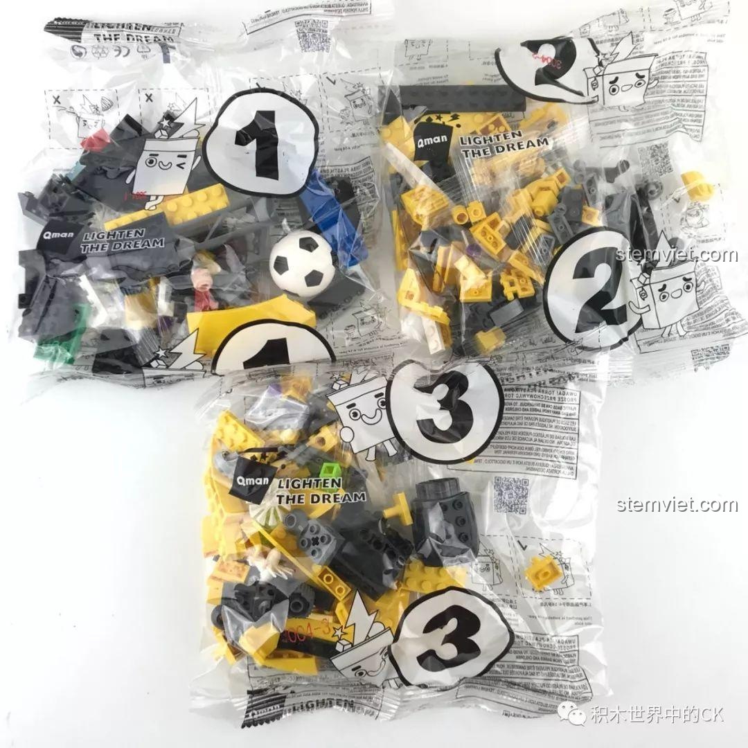 Ba minifigures cầu thủ nổi tiếng trong bộ đồ chơi lắp ráp QMAN 3004.