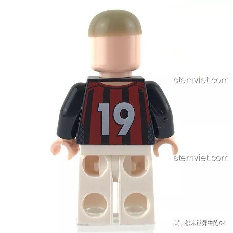 Cận cảnh minifigure cầu thủ Bonucci trong bộ QMAN 3004.
